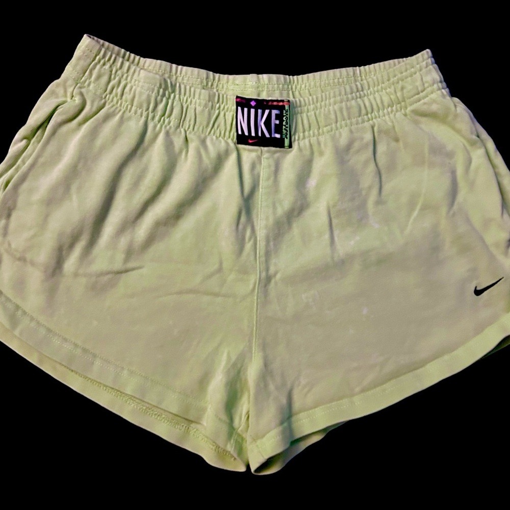 Nike Green Athletic Shorts Lightweight Elastic Waist